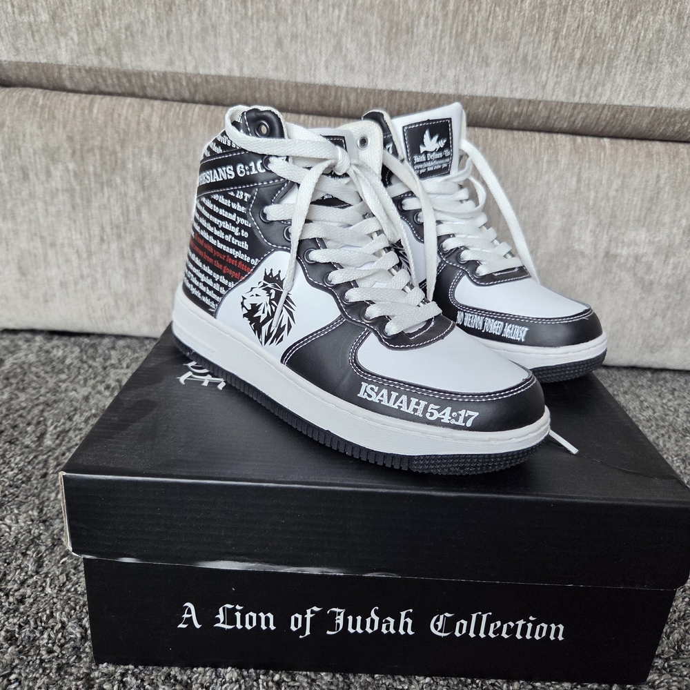 Kids High-Top Sneakers - Black & White
